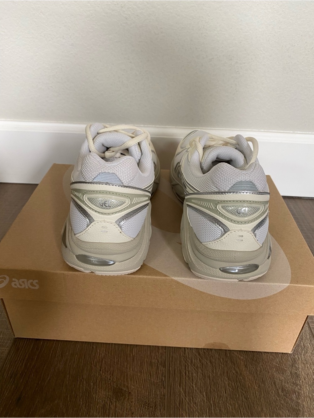 Asics GT-2160 White and Cream Women's 8.5 Men’s 7 Athletic Sneakers - Picture 5 of 6